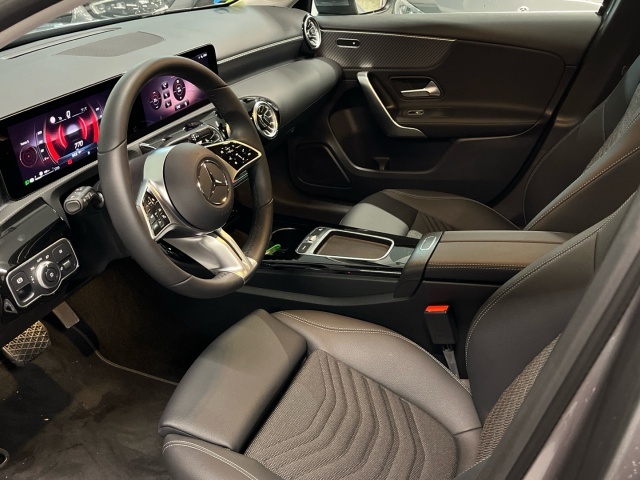 Mercedes-Benz Clase A 180 100 kW (136 CV)