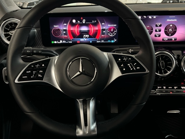 Mercedes-Benz Clase A 180 100 kW (136 CV)