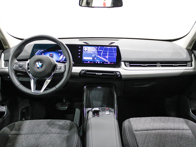 BMW X1 sDrive18d color Negro. Año 2025. 110KW(150CV). Diésel. En concesionario Barcelona Premium -- GRAN VIA de Barcelona