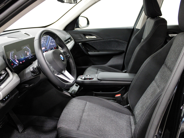 BMW X1 sDrive18d color Negro. Año 2025. 110KW(150CV). Diésel. En concesionario Barcelona Premium -- GRAN VIA de Barcelona