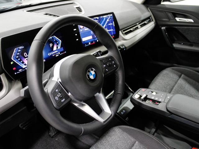 BMW X1 sDrive18d color Negro. Año 2025. 110KW(150CV). Diésel. En concesionario Barcelona Premium -- GRAN VIA de Barcelona