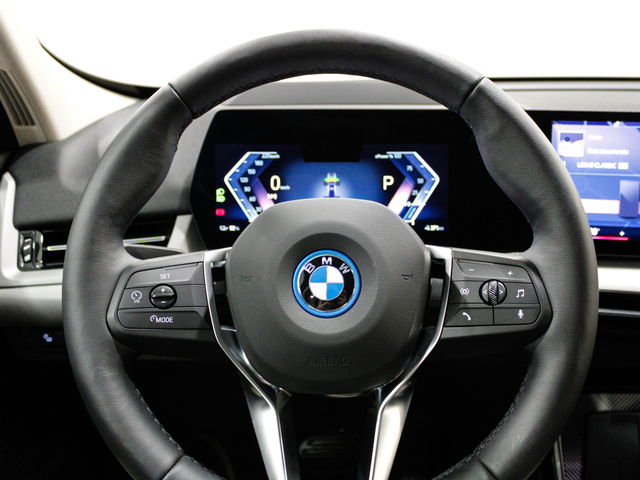 BMW iX1 xDrive30 color Azul. Año 2025. 230KW(313CV). Eléctrico. En concesionario Barcelona Premium -- GRAN VIA de Barcelona