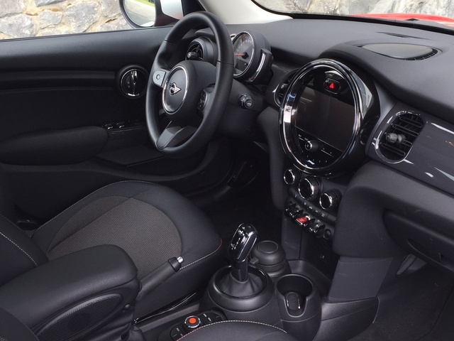fotoG 7 del MINI MINI 5 Puertas Cooper 100 kW (136 CV) 136cv Gasolina del 2021 en Cantabria