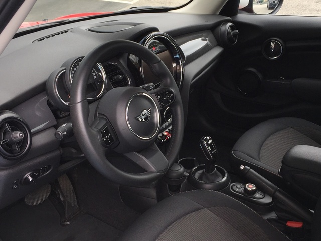 fotoG 10 del MINI MINI 5 Puertas Cooper 100 kW (136 CV) 136cv Gasolina del 2021 en Cantabria