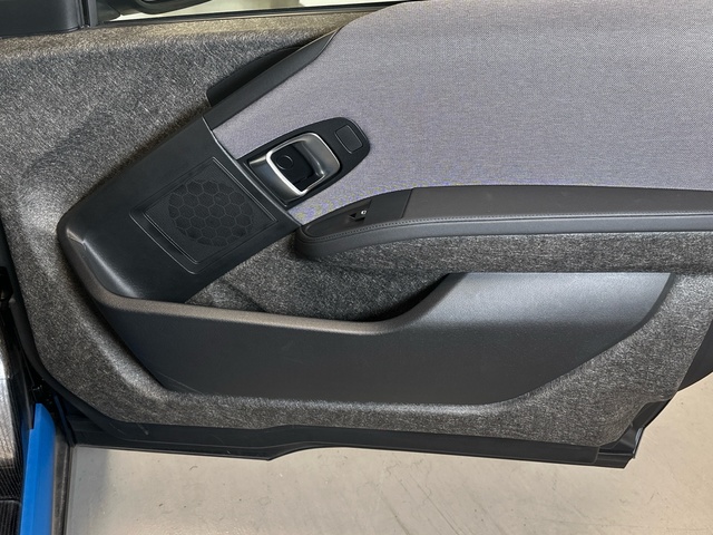 BMW i3 120Ah color Gris. Año 2022. 125KW(170CV). Eléctrico. En concesionario Triocar Gijón (Bmw y Mini) de Asturias