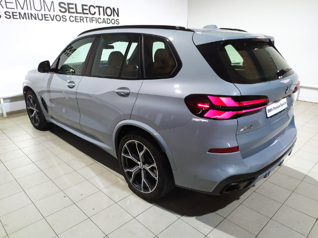 BMW X5 xDrive40d color Gris. Año 2024. 259KW(352CV). Diésel. En concesionario Hispamovil Elche de Alicante