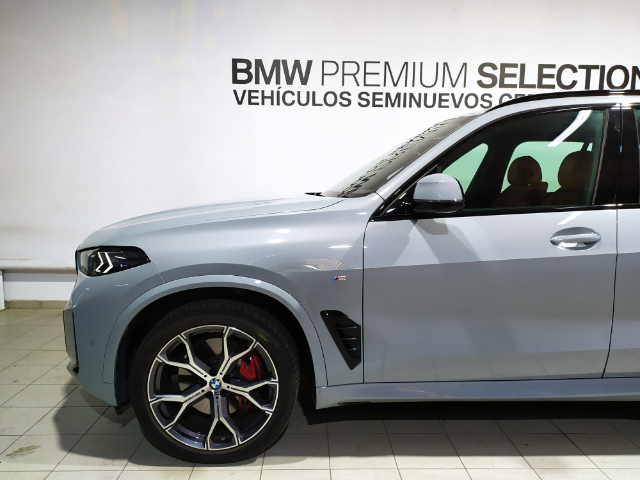 BMW X5 xDrive40d color Gris. Año 2024. 259KW(352CV). Diésel. En concesionario Hispamovil Elche de Alicante