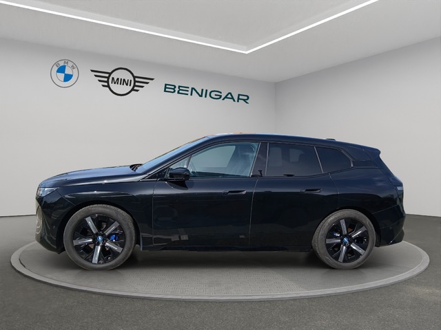 BMW iX xDrive40 color Negro. Año 2022. 240KW(326CV). Eléctrico. En concesionario GANDIA Automoviles Fersan, S.A. de Valencia