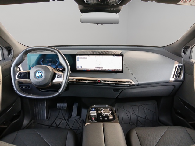BMW iX xDrive40 color Negro. Año 2022. 240KW(326CV). Eléctrico. En concesionario GANDIA Automoviles Fersan, S.A. de Valencia