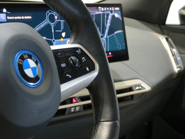BMW iX xDrive40 color Negro. Año 2022. 240KW(326CV). Eléctrico. En concesionario GANDIA Automoviles Fersan, S.A. de Valencia