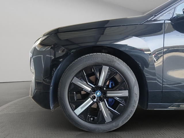 BMW iX xDrive40 color Negro. Año 2022. 240KW(326CV). Eléctrico. En concesionario GANDIA Automoviles Fersan, S.A. de Valencia