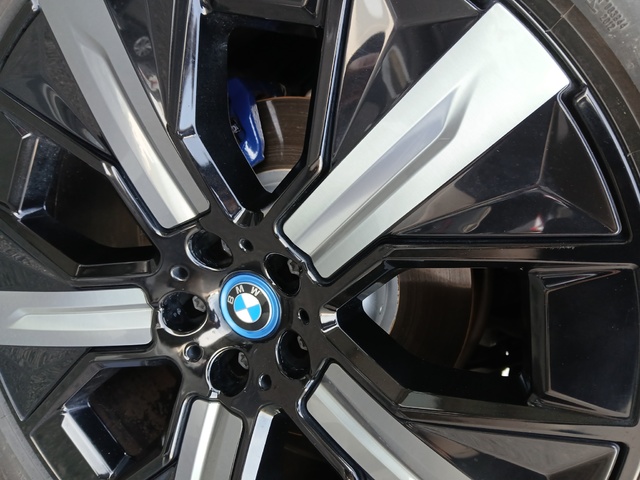 BMW iX xDrive40 color Negro. Año 2022. 240KW(326CV). Eléctrico. En concesionario GANDIA Automoviles Fersan, S.A. de Valencia