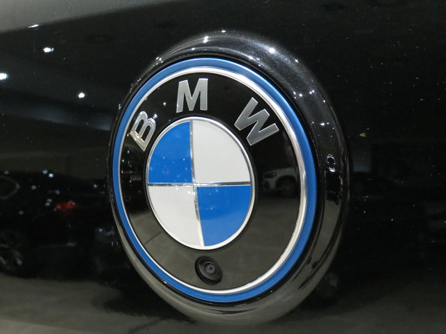 BMW iX xDrive40 color Negro. Año 2022. 240KW(326CV). Eléctrico. En concesionario GANDIA Automoviles Fersan, S.A. de Valencia