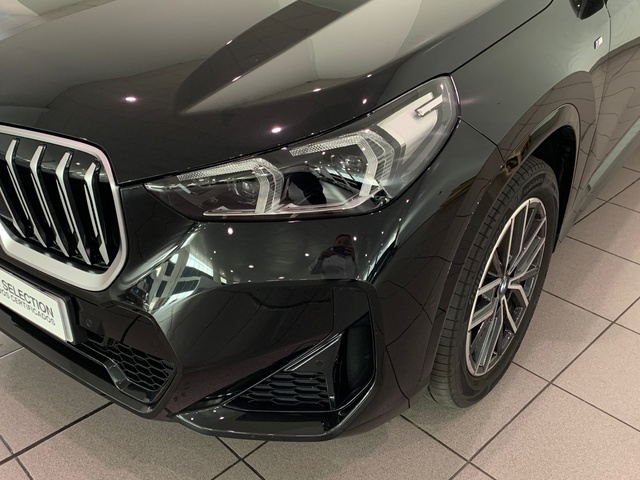 BMW X1 sDrive20d color Negro. Año 2024. 120KW(163CV). Diésel. En concesionario Celtamotor Lalín de Pontevedra