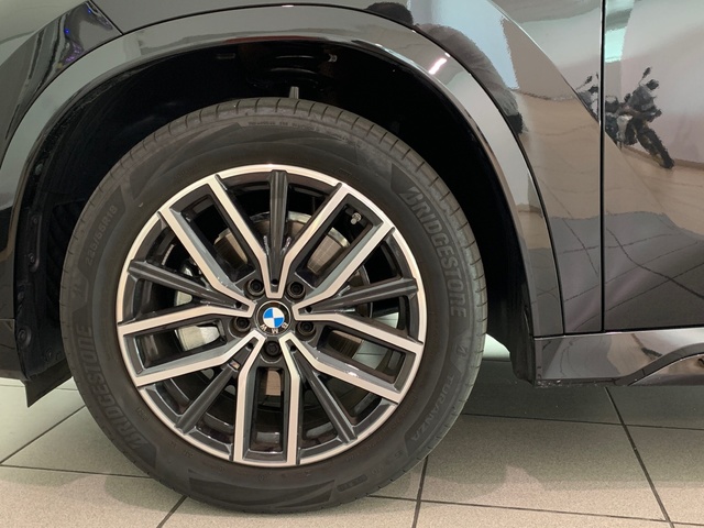 BMW X1 sDrive20d color Negro. Año 2024. 120KW(163CV). Diésel. En concesionario Celtamotor Lalín de Pontevedra