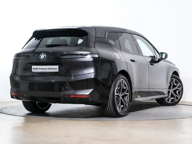 BMW iX xDrive40 color Gris. Año 2025. 240KW(326CV). Eléctrico. En concesionario Oliva Motor Tarragona de Tarragona