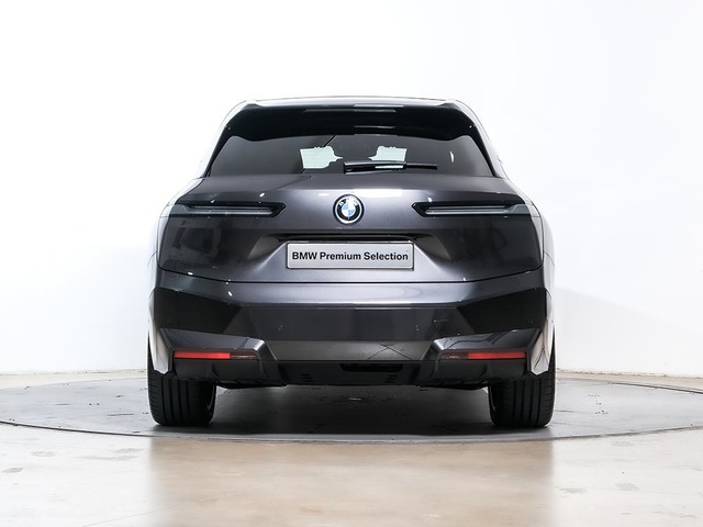 BMW iX xDrive40 color Gris. Año 2025. 240KW(326CV). Eléctrico. En concesionario Oliva Motor Tarragona de Tarragona