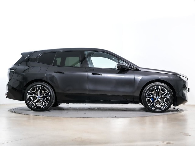 BMW iX xDrive40 color Gris. Año 2025. 240KW(326CV). Eléctrico. En concesionario Oliva Motor Tarragona de Tarragona