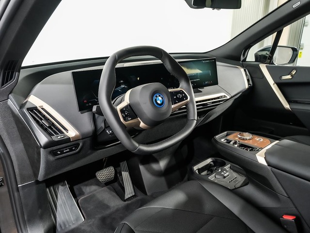 BMW iX xDrive40 color Gris. Año 2025. 240KW(326CV). Eléctrico. En concesionario Oliva Motor Tarragona de Tarragona