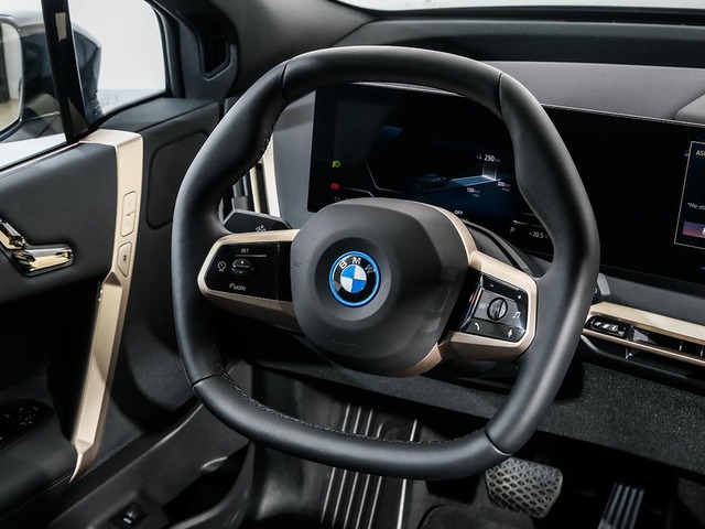 BMW iX xDrive40 color Gris. Año 2025. 240KW(326CV). Eléctrico. En concesionario Oliva Motor Tarragona de Tarragona