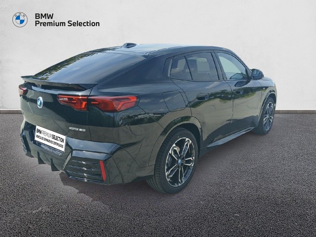 BMW iX2 eDrive20 color Negro. Año 2025. 150KW(204CV). Eléctrico. En concesionario Adler Motor S.L. TOLEDO de Toledo