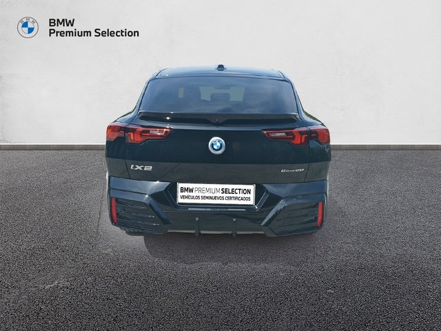 BMW iX2 eDrive20 color Negro. Año 2025. 150KW(204CV). Eléctrico. En concesionario Adler Motor S.L. TOLEDO de Toledo