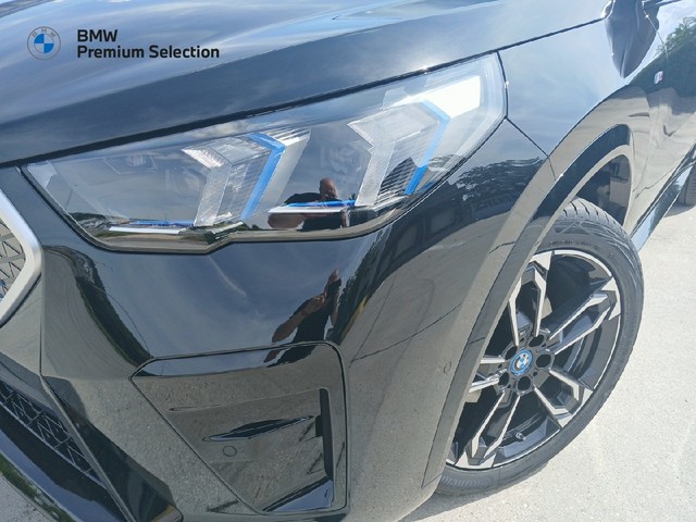 BMW iX2 eDrive20 color Negro. Año 2025. 150KW(204CV). Eléctrico. En concesionario Adler Motor S.L. TOLEDO de Toledo