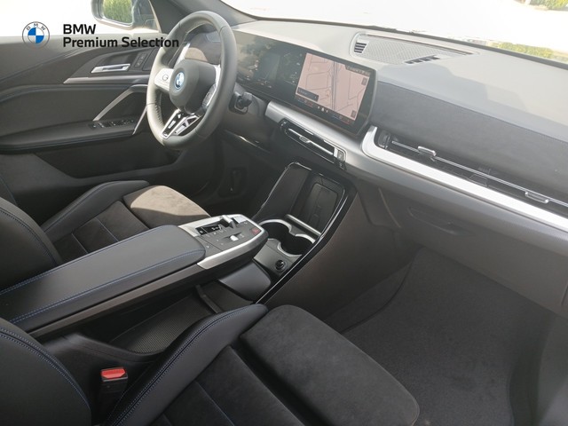 BMW iX2 eDrive20 color Negro. Año 2025. 150KW(204CV). Eléctrico. En concesionario Adler Motor S.L. TOLEDO de Toledo