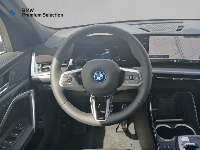 BMW iX2 eDrive20 color Negro. Año 2025. 150KW(204CV). Eléctrico. En concesionario Adler Motor S.L. TOLEDO de Toledo