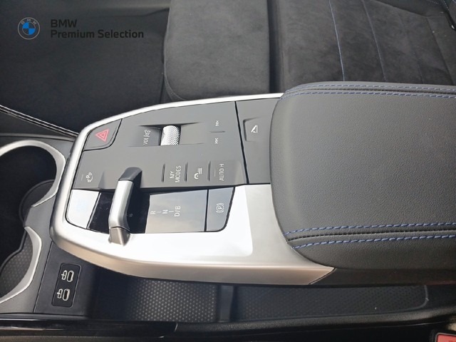 BMW iX2 eDrive20 color Negro. Año 2025. 150KW(204CV). Eléctrico. En concesionario Adler Motor S.L. TOLEDO de Toledo