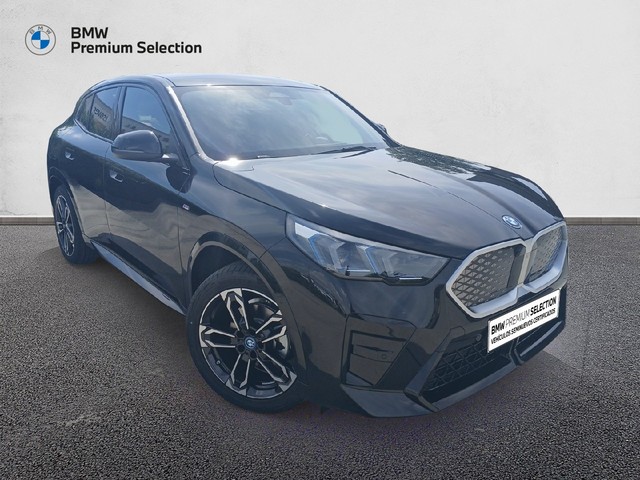 BMW iX2 eDrive20 color Negro. Año 2025. 150KW(204CV). Eléctrico. En concesionario Adler Motor S.L. TOLEDO de Toledo