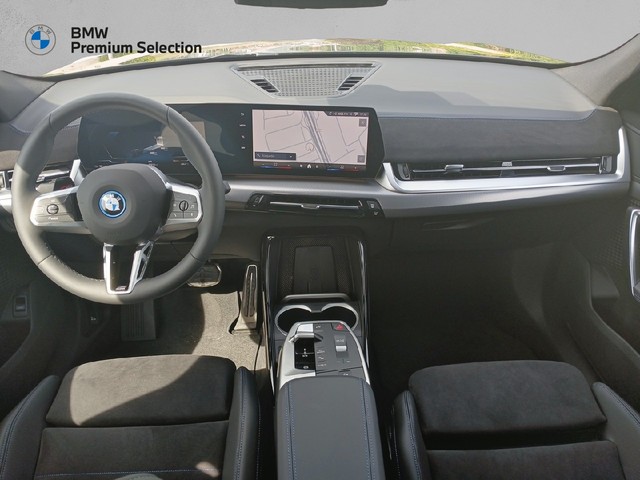 BMW iX2 eDrive20 color Negro. Año 2025. 150KW(204CV). Eléctrico. En concesionario Adler Motor S.L. TOLEDO de Toledo