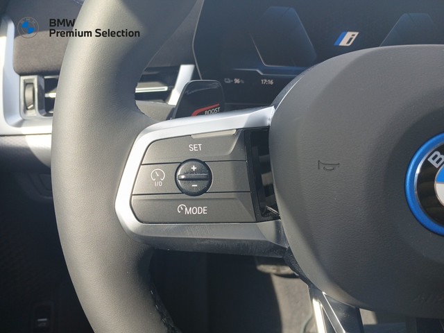 BMW iX2 eDrive20 color Negro. Año 2025. 150KW(204CV). Eléctrico. En concesionario Adler Motor S.L. TOLEDO de Toledo