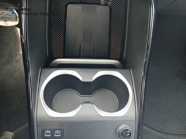 BMW iX2 eDrive20 color Negro. Año 2025. 150KW(204CV). Eléctrico. En concesionario Adler Motor S.L. TOLEDO de Toledo