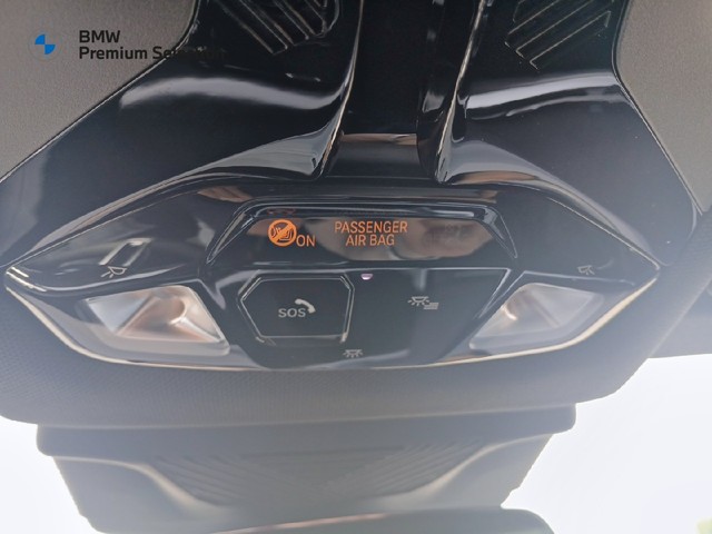 BMW iX2 eDrive20 color Negro. Año 2025. 150KW(204CV). Eléctrico. En concesionario Adler Motor S.L. TOLEDO de Toledo