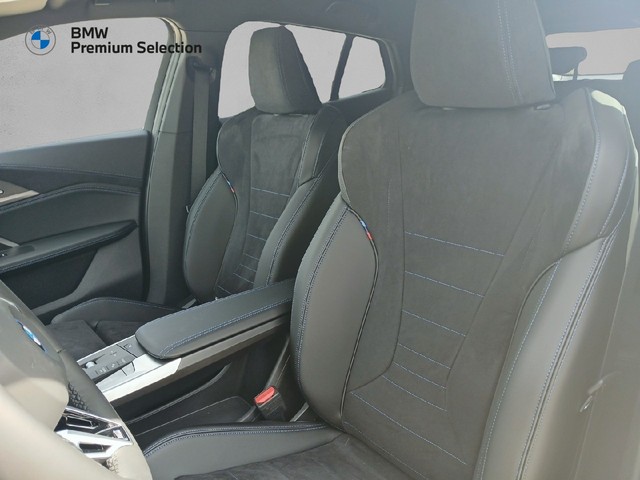 BMW iX2 eDrive20 color Negro. Año 2025. 150KW(204CV). Eléctrico. En concesionario Adler Motor S.L. TOLEDO de Toledo