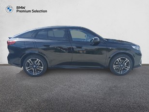 BMW iX2 eDrive20 color Negro. Año 2025. 150KW(204CV). Eléctrico. En concesionario Adler Motor S.L. TOLEDO de Toledo