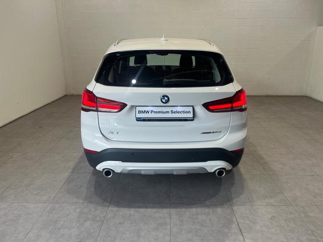 BMW X1 xDrive20d color Blanco. Año 2021. 140KW(190CV). Diésel. En concesionario Motor Munich Cadi - Manresa - VO de Barcelona