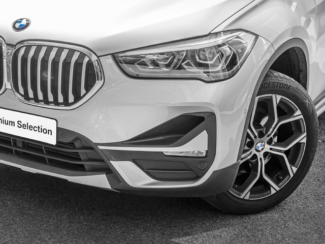 BMW X1 sDrive16d color Gris Plata. Año 2021. 85KW(116CV). Diésel. En concesionario Caetano Cuzco, Alcalá de Madrid