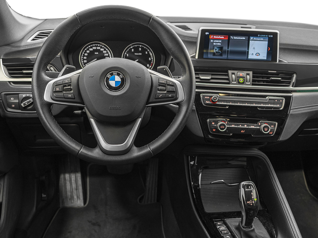 BMW X1 sDrive16d color Gris Plata. Año 2021. 85KW(116CV). Diésel. En concesionario Caetano Cuzco, Alcalá de Madrid