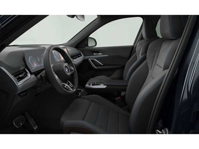 BMW X1 sDrive18i color Gris. Año 2024. 100KW(136CV). Gasolina. En concesionario Proa Premium Ibiza de Baleares