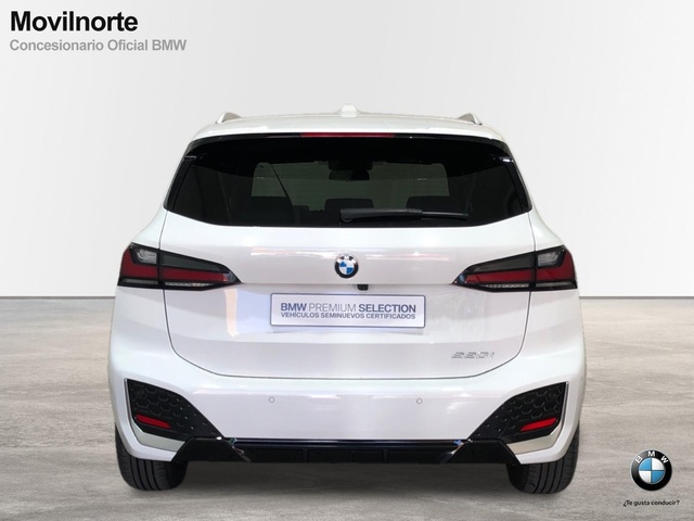 BMW Serie 2 220i Active Tourer color Blanco. Año 2024. 125KW(170CV). Gasolina. En concesionario Movilnorte El Carralero de Madrid