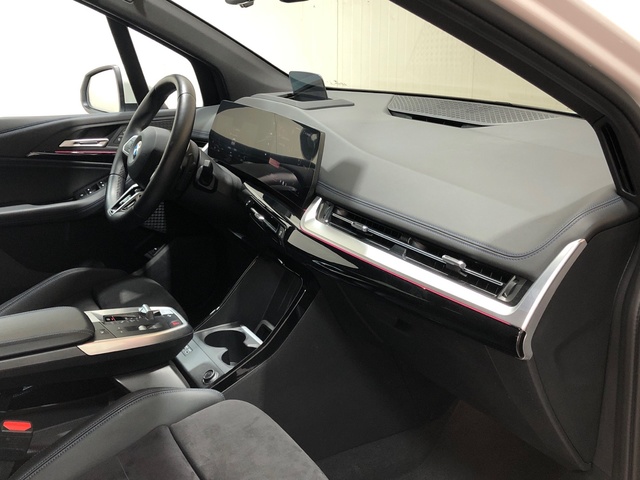 BMW Serie 2 220i Active Tourer color Blanco. Año 2024. 125KW(170CV). Gasolina. En concesionario Movilnorte El Carralero de Madrid