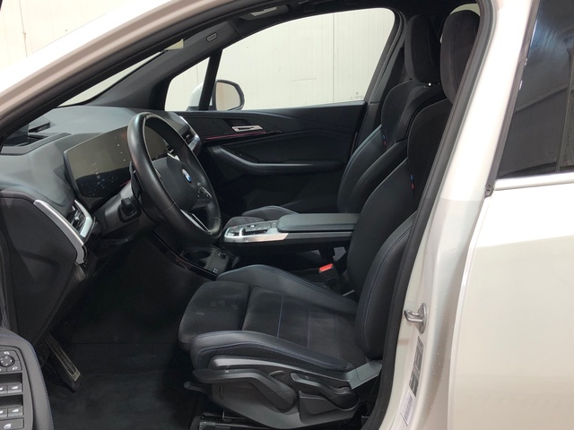 BMW Serie 2 220i Active Tourer color Blanco. Año 2024. 125KW(170CV). Gasolina. En concesionario Movilnorte El Carralero de Madrid