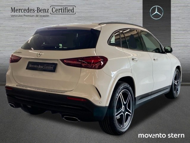 Mercedes-Benz GLA 200 D - 2
