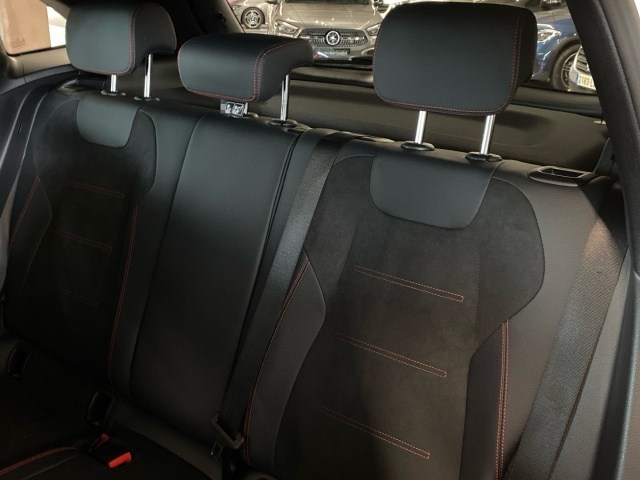 Mercedes-Benz GLA 200 D - 11
