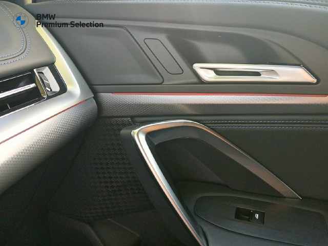 BMW X1 sDrive18d color Azul. Año 2024. 110KW(150CV). Diésel. En concesionario Adler Motor S.L. TOLEDO de Toledo