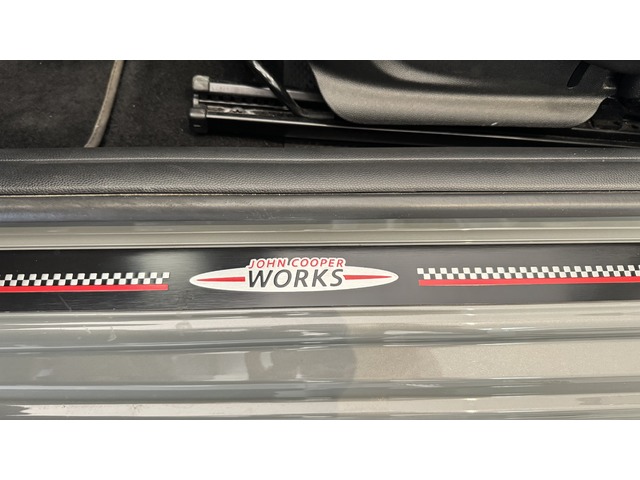 MINI MINI Cabrio John Cooper Works 170 kW (231 CV)