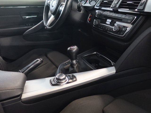 BMW Serie 4 418d Gran Coupe color Negro. Año 2016. 110KW(150CV). Diésel. En concesionario Autogal de Ourense