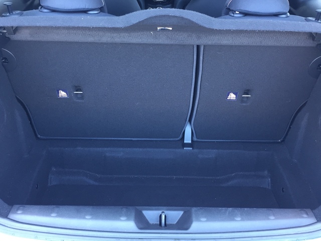 fotoG 16 del MINI MINI 3 Puertas Cooper 100 kW (136 CV) 136cv Gasolina del 2019 en Cantabria